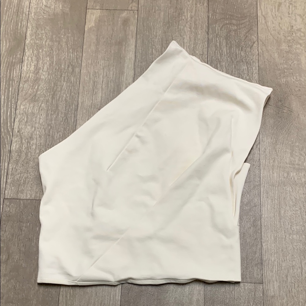 Womens NWOT Express One Shoulder Ponte Cropped Cap Sleeve Top Shirt‎ - Picture 2 of 8
